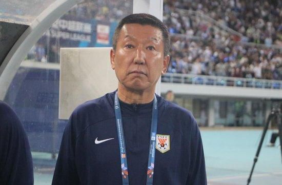 美女张开腿让男人桶