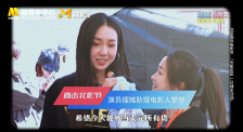 美女掰开双腿让我插